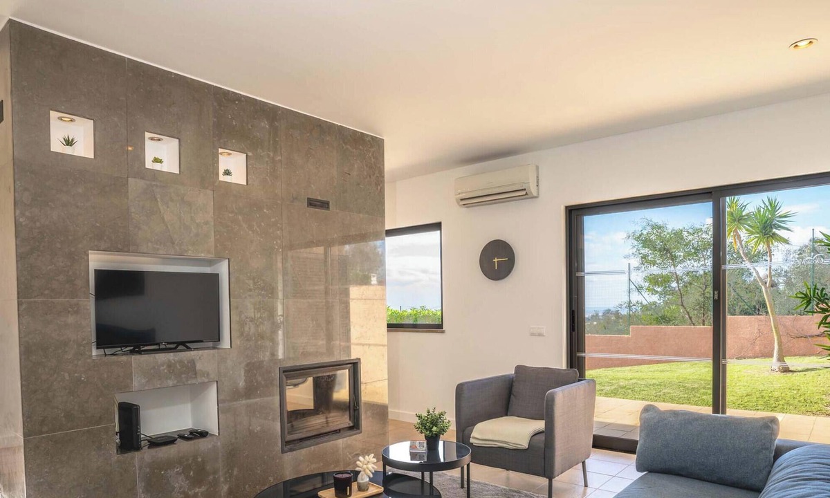 Cerro de Aguia Ski Chalet | #111 Patroves Ocean View by Home Holidays
