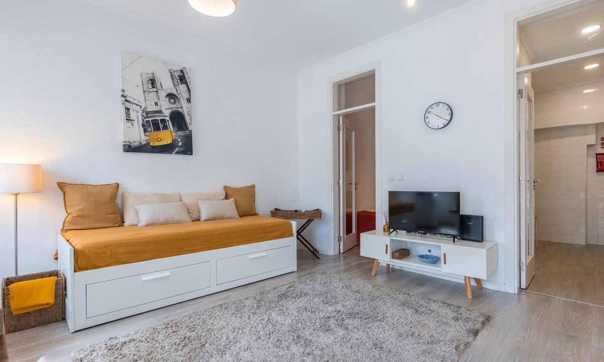 Santa Engracia Apartment | 1BDR Cozy Flat in Heart of Lisbon by LovelyStay