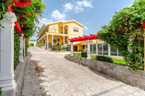 A dos Cunhados Apartment | A Big Beautiful House near Santa Cruz beach