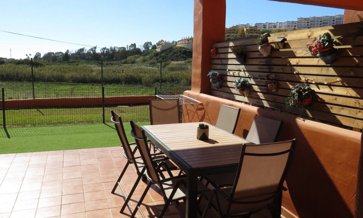Puerto de la Duquesa Apartment | A spacious first floor with views of the vineyards and the sea.