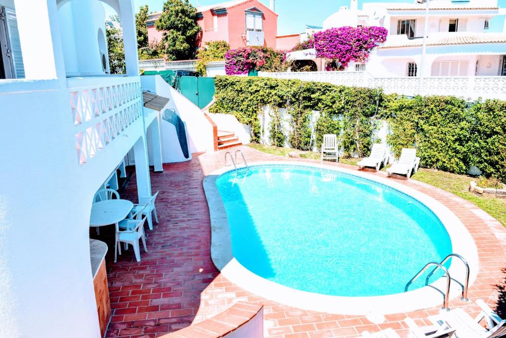 Montechoro Villa | Albufeira Elegance