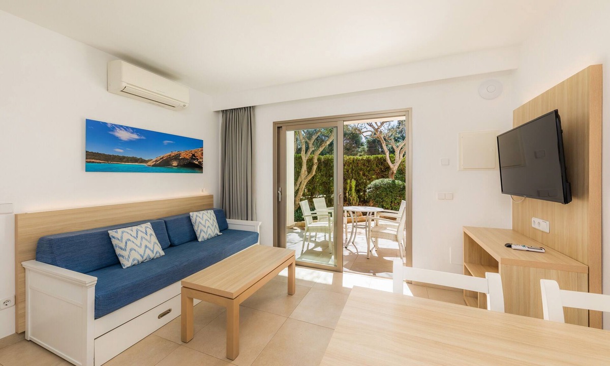 Cala Serena Apartment | Apartment 'Apartamento Bon Aire N1' with Shared Pool, Wi-Fi and Air Conditioning
