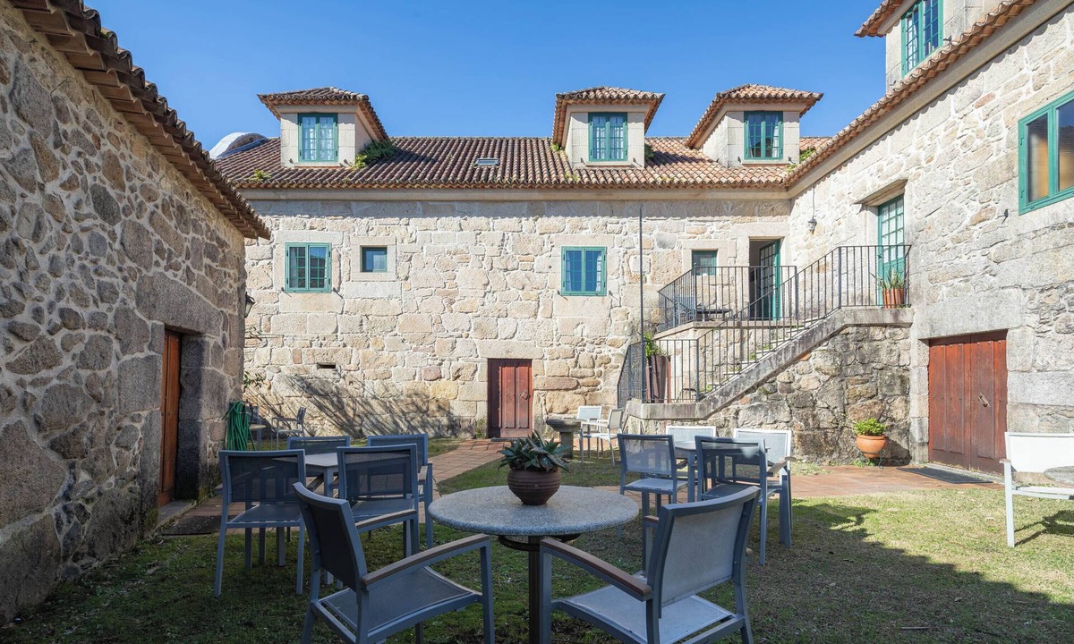 Areas Apartment | Apartment 'Casa Rectoral Apartamento Abadía' with Mountain View, Shared Pool and Wi-Fi