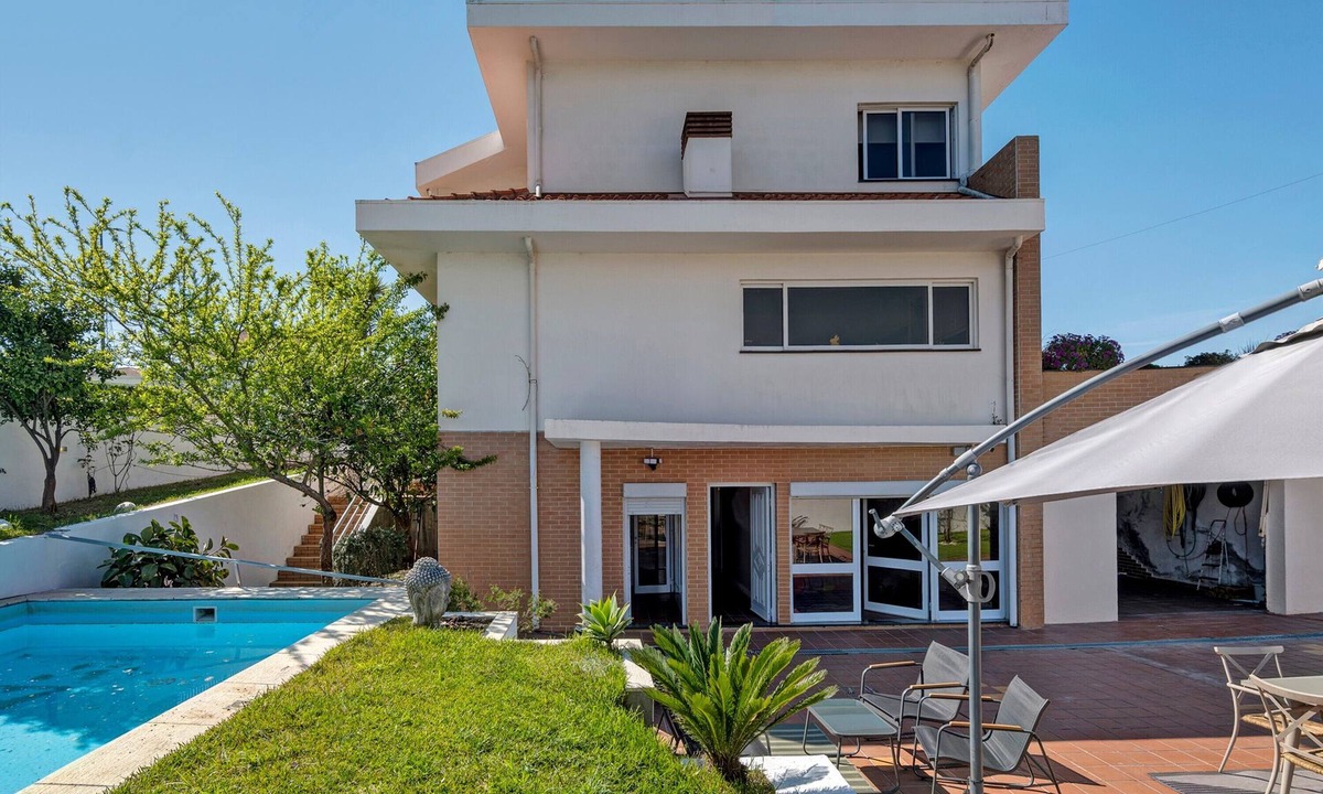 Mozelos House | Archer's House – Olival's Treasure: Spacious Family Villa with Pool and Garden