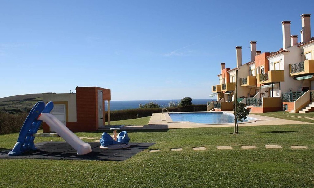 Sao Pedro da Cadeira Villa | Beach House in Ericeira: A PARADISE BY THE SEA. Ideal for Surfing