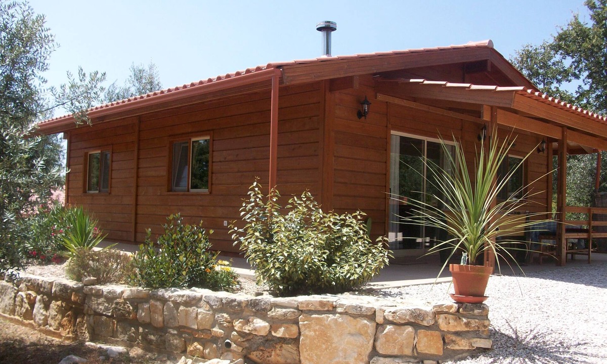 Ansiao House | Beautiful Wooden Lodge Set In Olive Grove With Shared Pool.Close To Amenities
