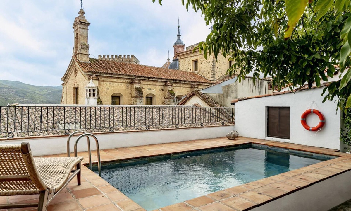 Guadalupe Apartment | Brand new historic villa with swimming pool.14 people
