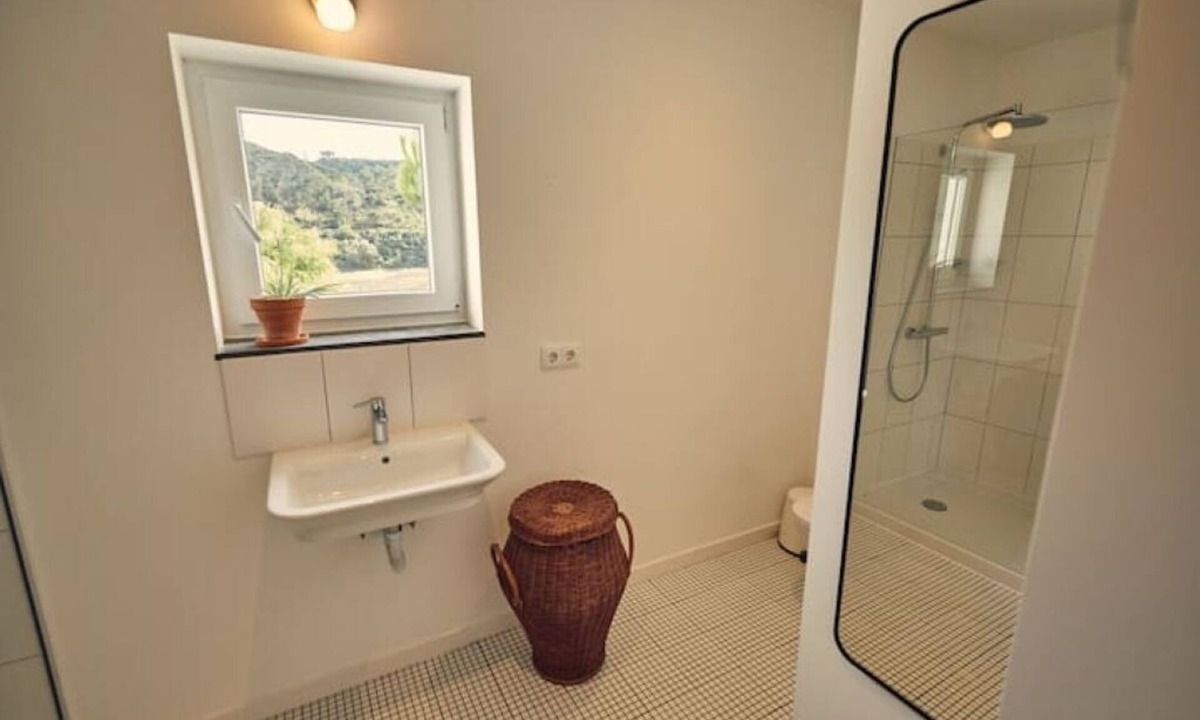 Ericeira Bed & Breakfast | Bright & Spacious Ensuite Room in Charming Coliving Near Ribeira Beach