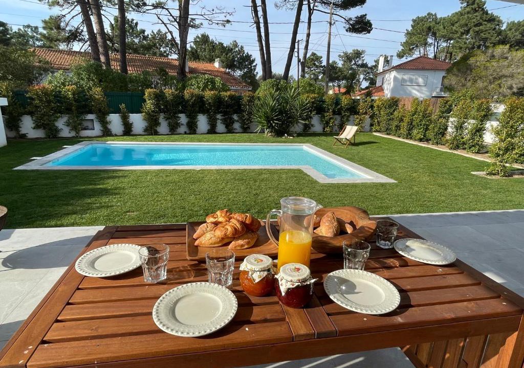 Banzao House | Casa da Santinha Relax Pool & Garden House near Beach