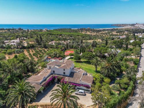 Meia Praia Villa | Casa das Flores