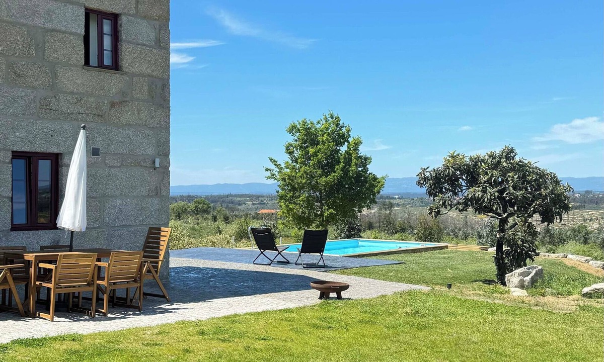 Travancinha House | Charming 3-bedroom farmhouse with AC and WiFi in Serra da Estrela,