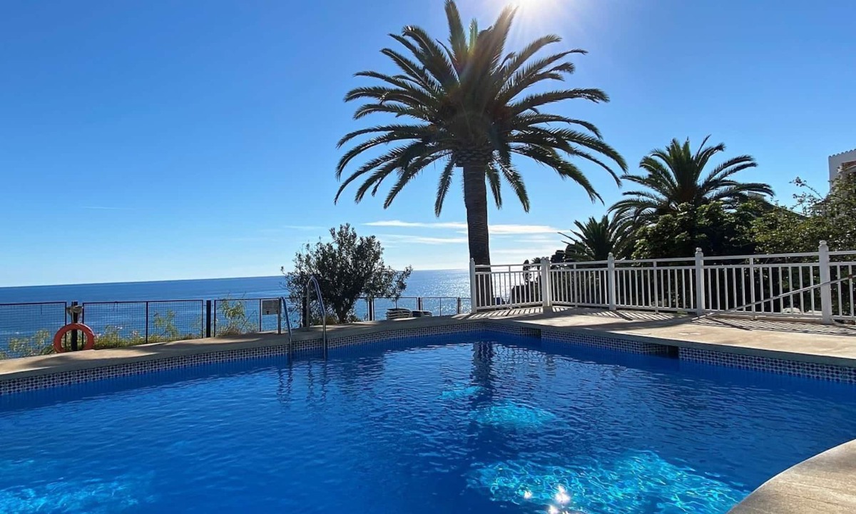 Nerja City Centre Apartment | First line, sea view from terrace, pool, garden, city central & 15m to beach!