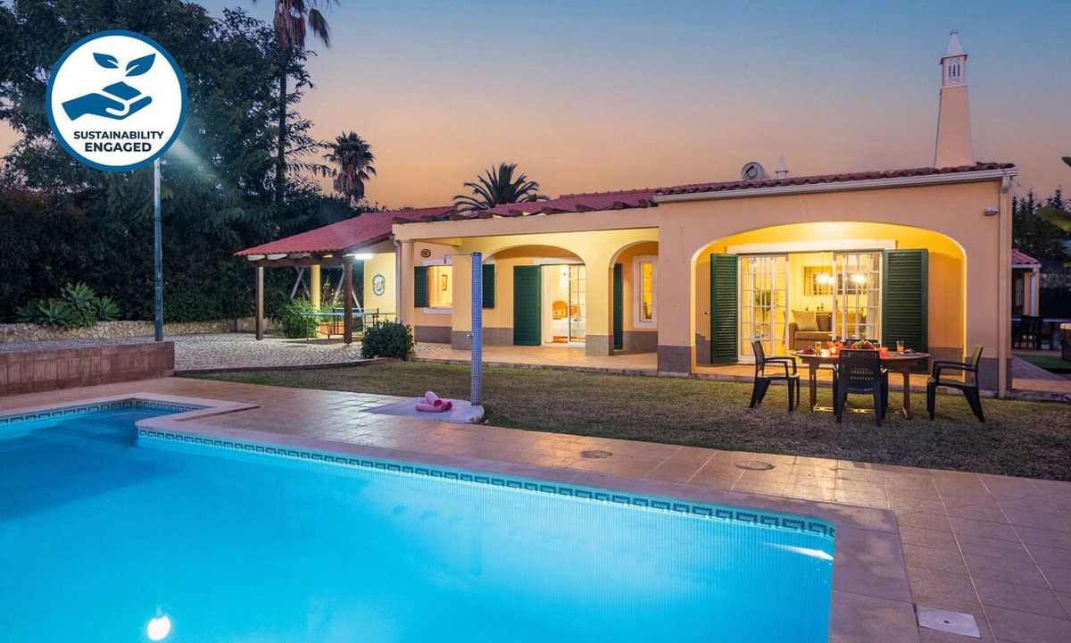 Albufeira Villa | Getaway w/heatable pool and jacuzzi in Albufeira
