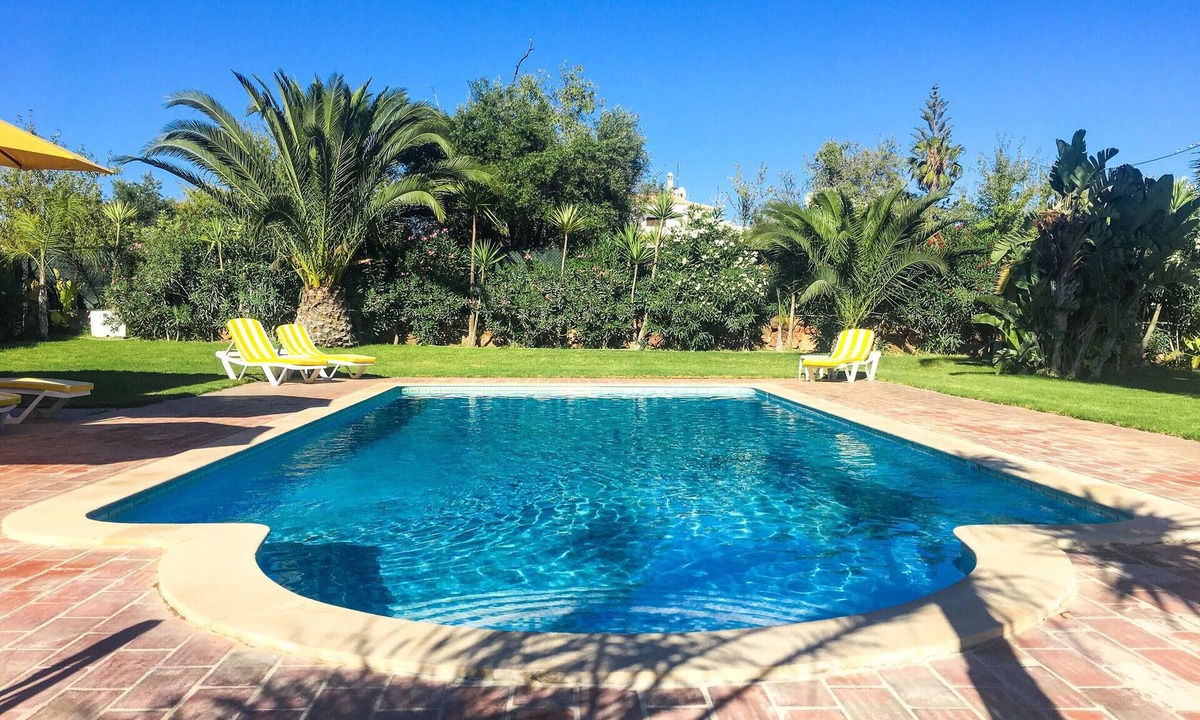 Cerro do Mocho Villa | Homerez - Big villa 12 km away from the beach for 14 ppl. with swimming-pool