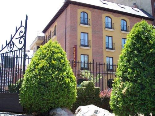 Leon House | Hostal Quevedo
