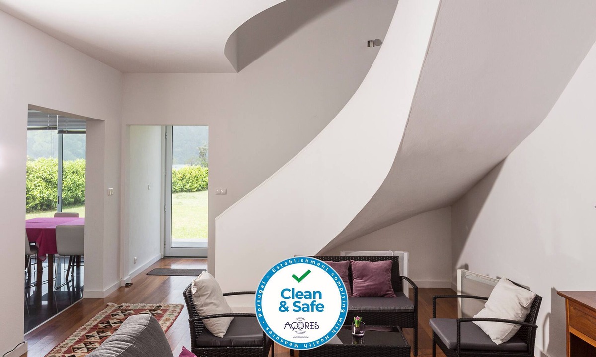 Sete Cidades Villa | House of the Camellias, modern constriction - Next to the City Gates