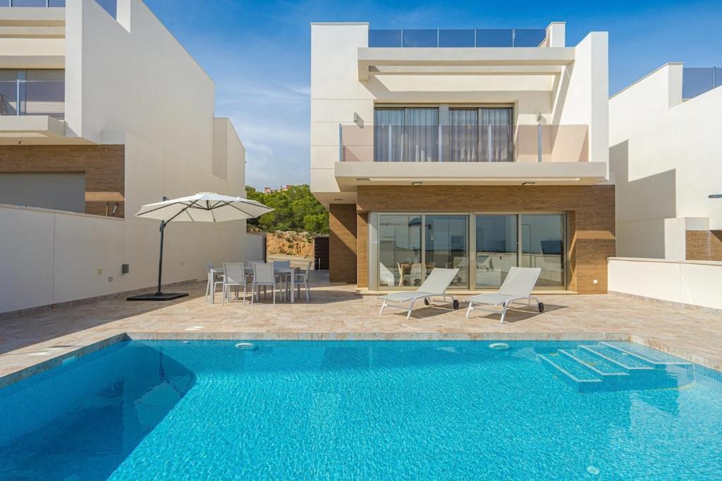 San Miguel de Salinas Villa | Iris