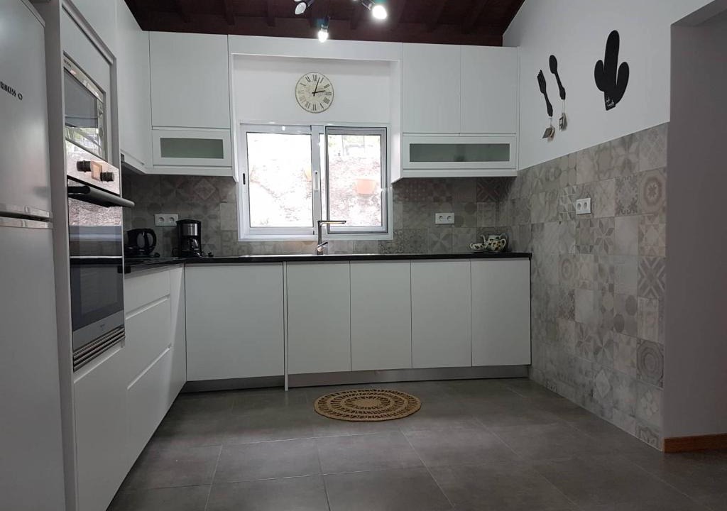 Mosteiros House | Join our relaxed house near the beach - Mosteiros