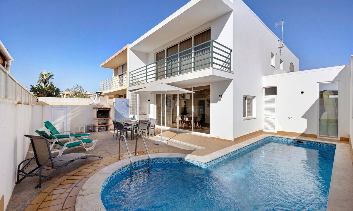 Porto de Mos House | Lagos Beach Pool Villa Holiday Home with Private Pool, Wi-Fi and Air Conditioning