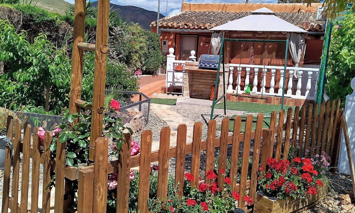 Majada del Moro House | Lorca - Cottage - Sleeps 4 - Pet Friendly - Pool