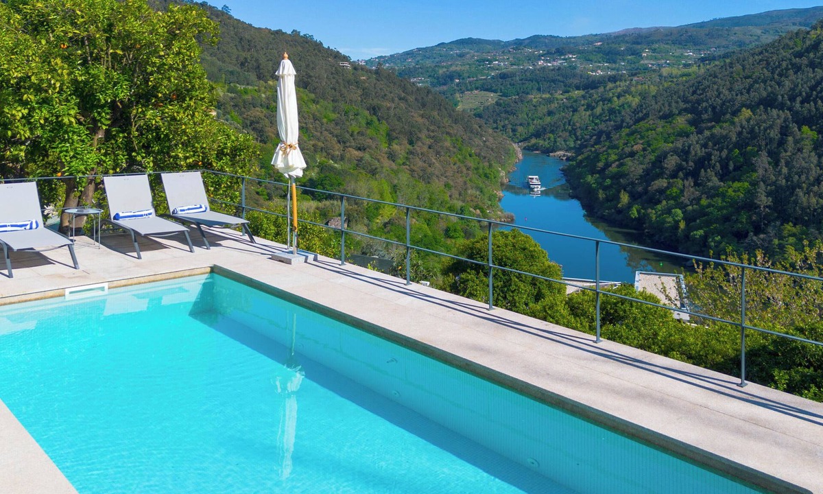 Campos de Baixo House | Luxury Private Villa, Pool, River View - Douro Valley | The Little Vineyard