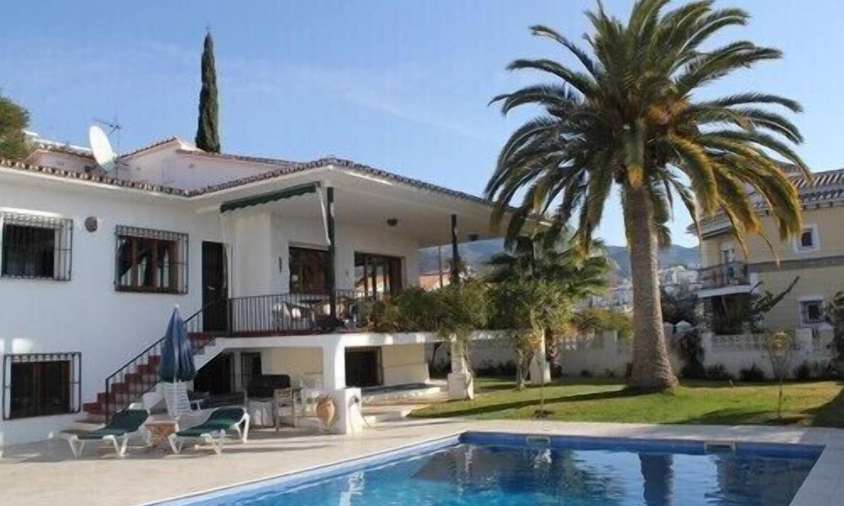 Nerja Villa | Magnificent seven bedroom detached villa in Nerja town with private pool