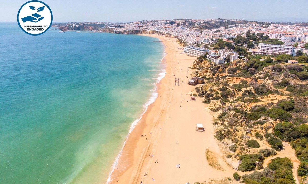 Areias de Sao Joao Apartment | Modern Apartment with Pool near Beach, Albufeira