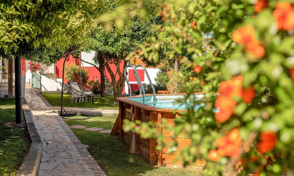 Alges House | Nice flat with small shared pool