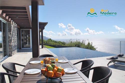 Estreito da Calheta Villa | OurMadeira - Cliffscape