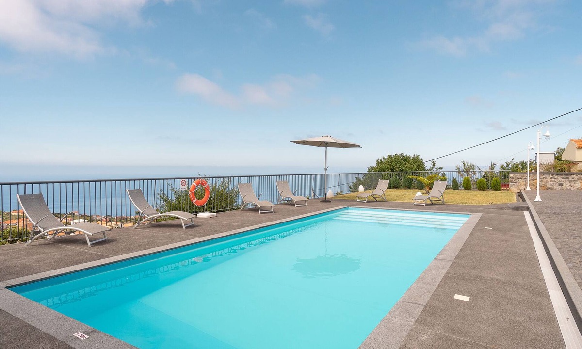 Arco da Calheta Villa | Panoramic Villa II- Wonderful view with heated pool (new)