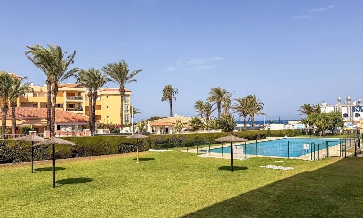 Punta Prima Apartment | Pink Las Olas Apartment