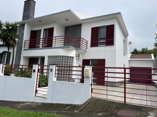 Livramento Villa | Populo Beach Villa, Walk to Beach, Air Conditioning and Heating, near Ponta Delgada