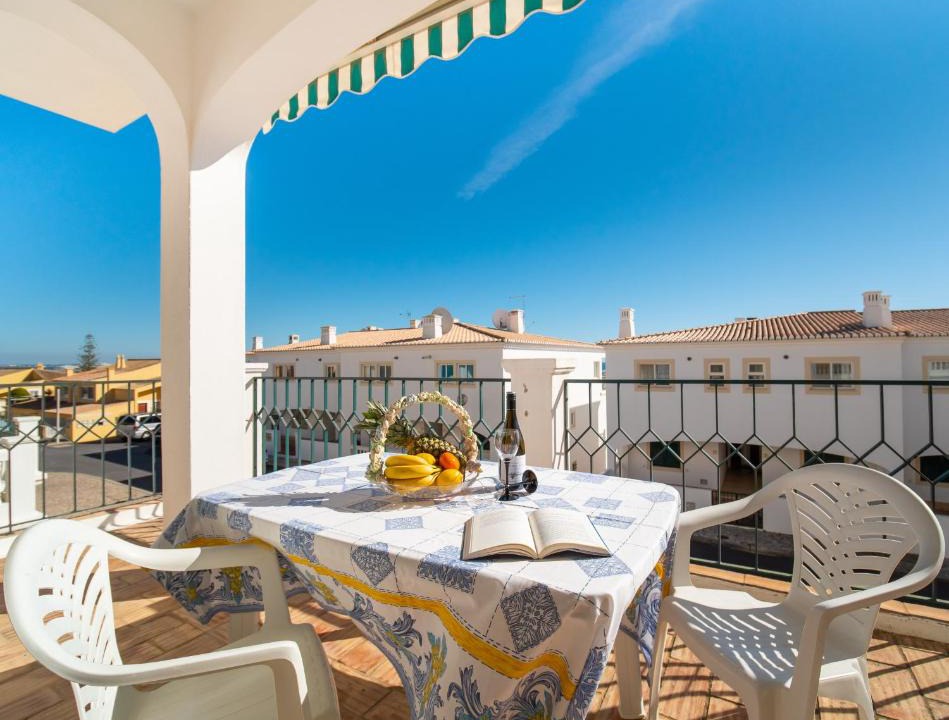 Meia Praia Apartment | Princesa Flor - Front Beach