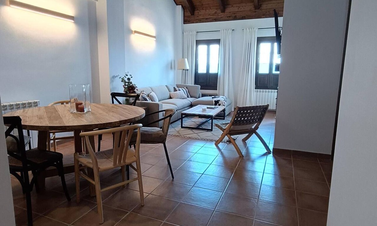Badaguas Apartment | Quiet Duplex with Parking near Jaca