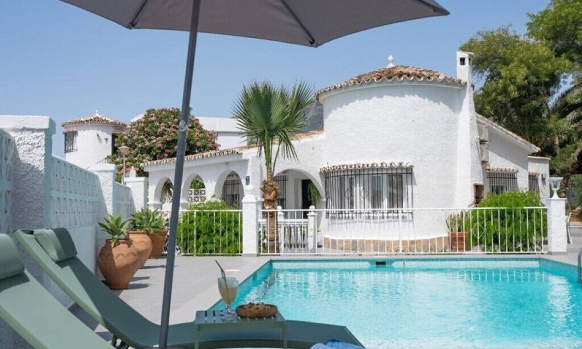 Benalmadena Villa | Renovierte Villa mit Pool in der Costa del Sol, 10 Min. vom Strand Entfernt