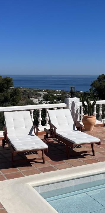 Nerja Villa | Romantic white Villa -heated pool