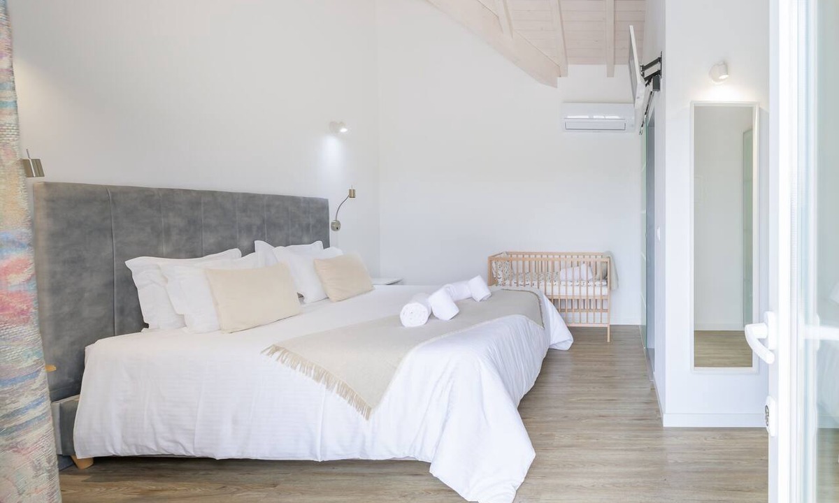 Sao Luis Apartment | Room 'Monte Do Sol 3' with Mountain View, Wi-Fi and Air Conditioning