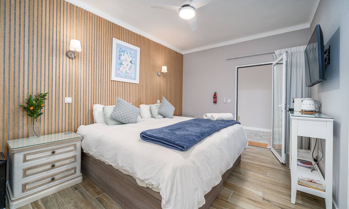 Silves Apartment | Room 'Orange Blossom Grove - 2' with Shared Terrace, Wi-Fi and Air Conditioning