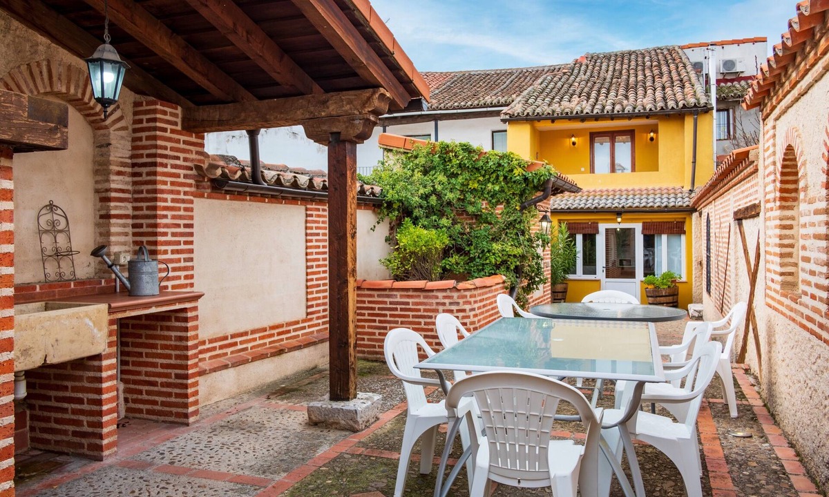 Rueda House | Rural House 'Casa Rural Villa Calera' with Private Terrace, Wi-Fi and Air Conditioning