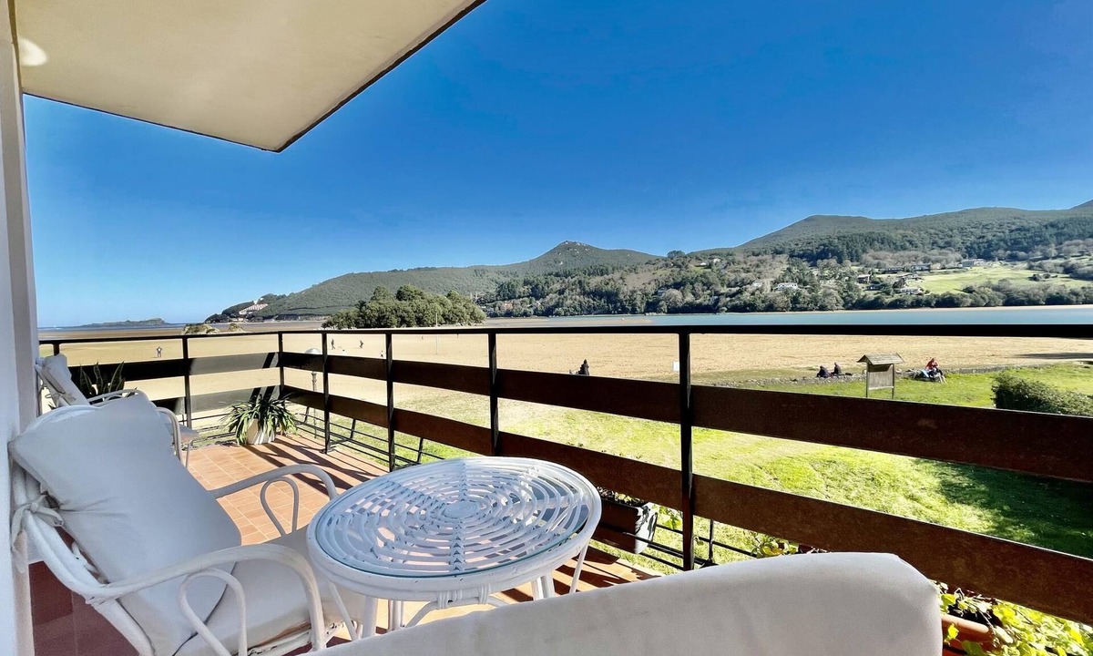 Sukarrieta Apartment | San Antonio Beach Flat