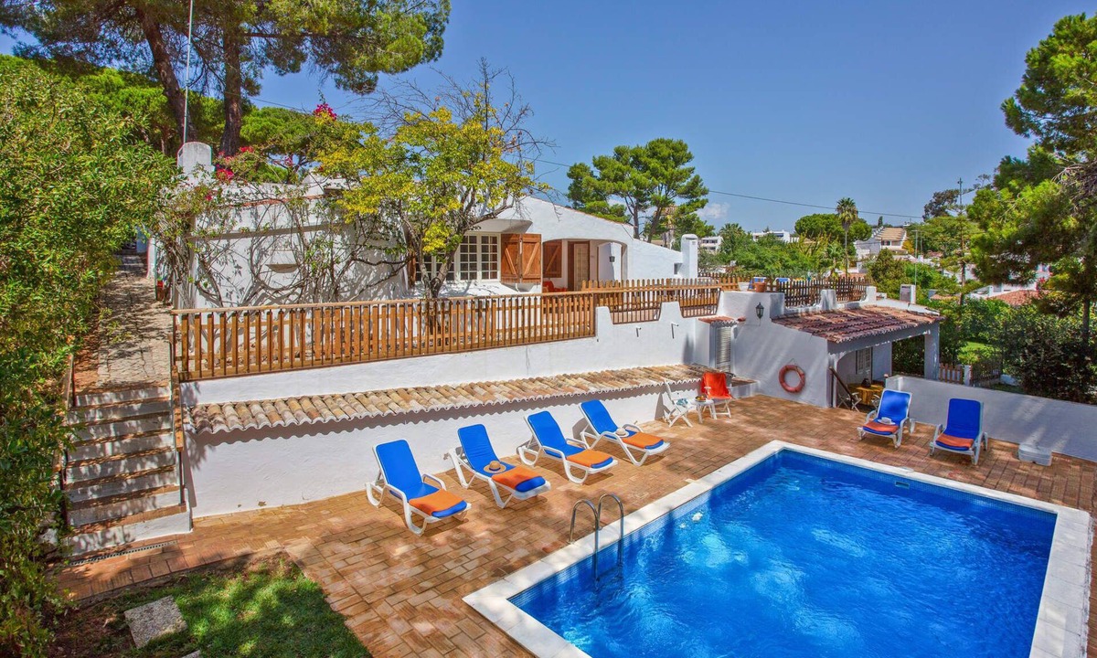 Branqueira Villa | Spacious 4 bedroom villa with pool, near beach, ideal for families