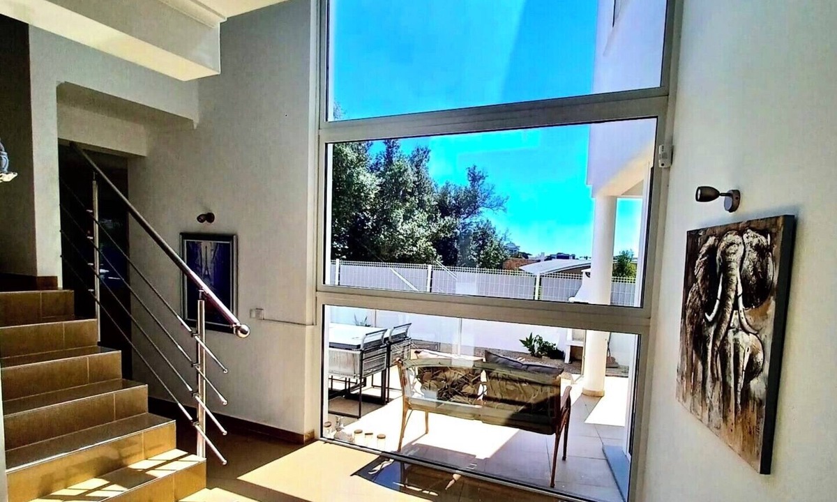 Portimao Villa | Spacious 6-bedroom villa in charming Portimão with AC and pool