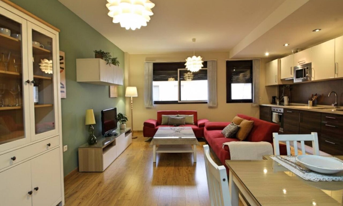 Valdeolleros Apartment | Spacious and modern apartment Lorenzo Ferreira