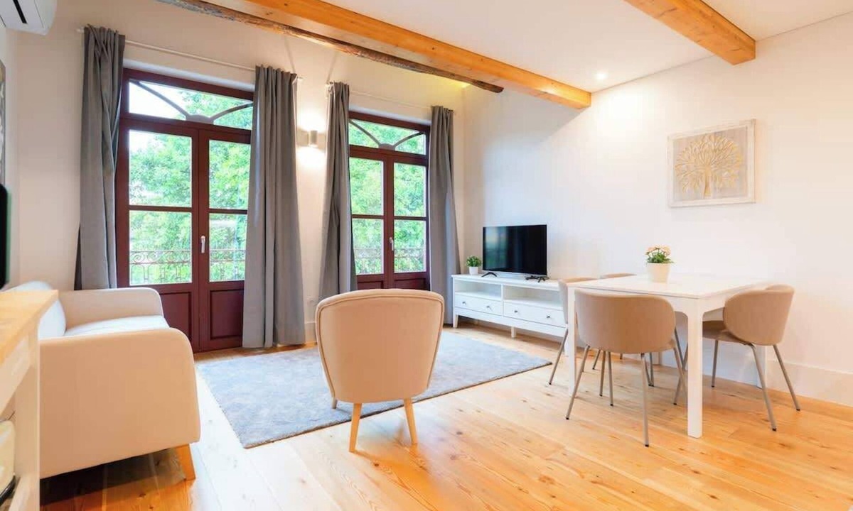 Oliveira do Castelo Apartment | Spacious & Family Flat by HostWise