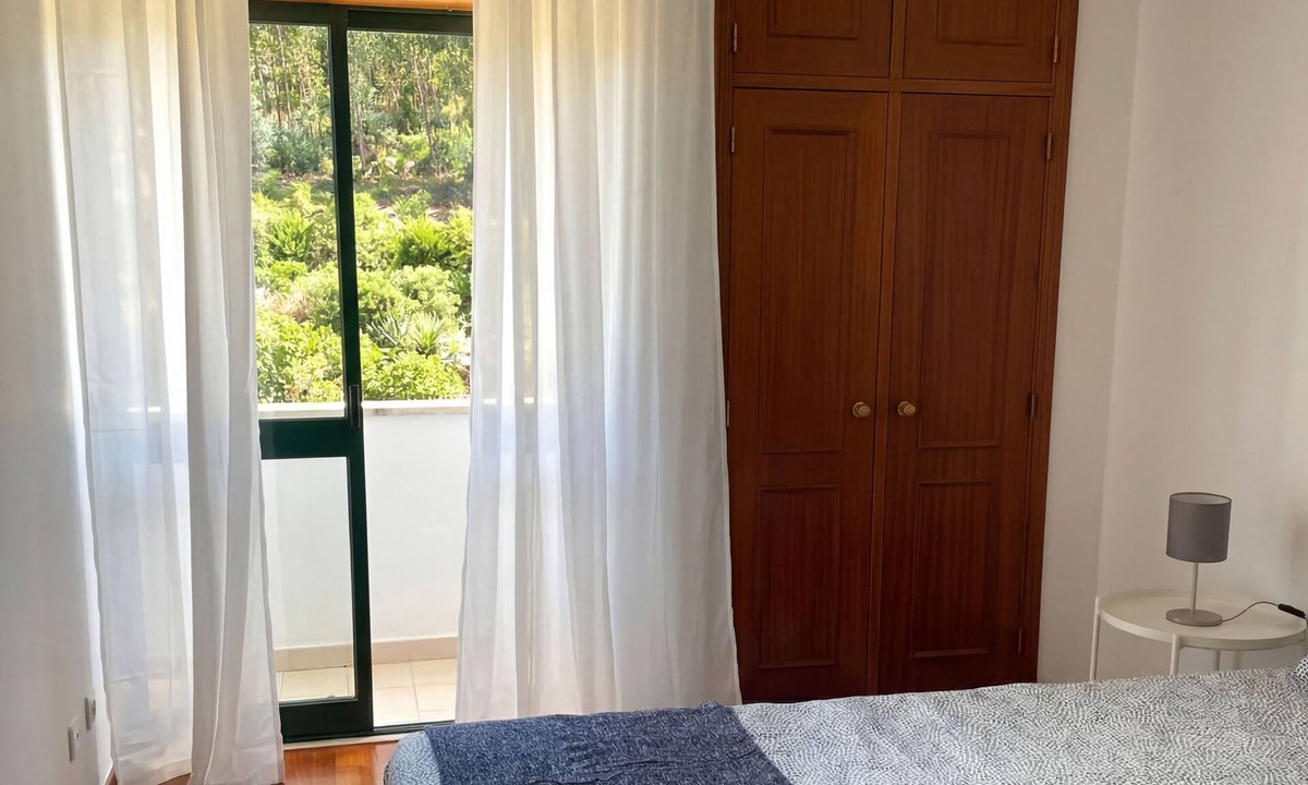 Algueirao - Mem Martins Apartment | Spacious 3BR apartment near Lisbon & Sintra - great for families and groups