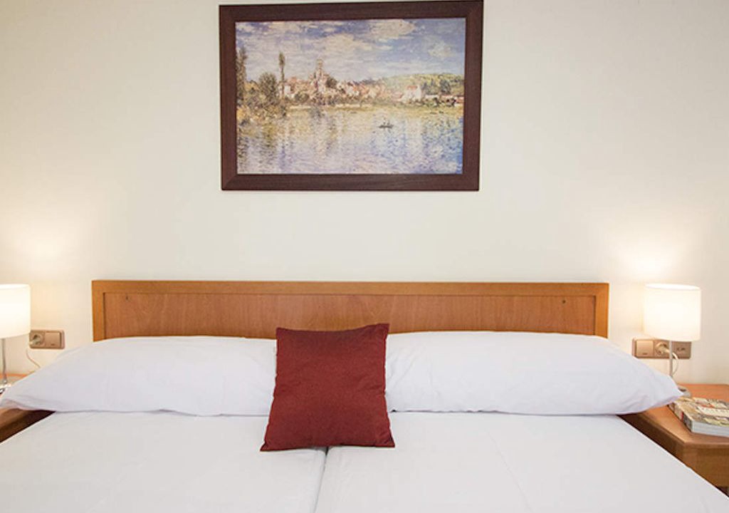 Trinitat Apartment | Studio. VIV 31 - Studio Apartment, Sleeps 3