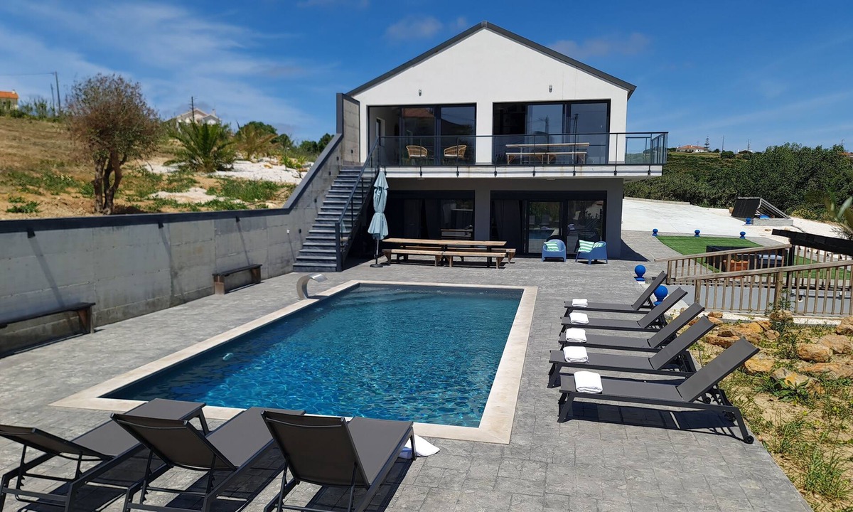 Ericeira Villa | The long Barn Ericeira cascade pool/sunken outdoor lounge, walk to beach (18)