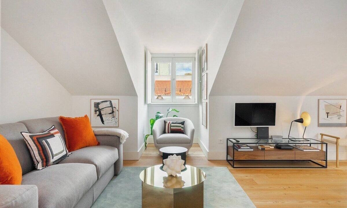Santa Maria Maior Apartment | Top-Floor Studio in Prime Location