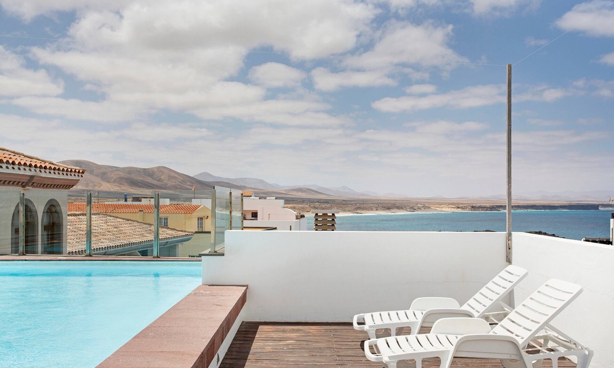 El Cotillo Apartment | Vacation Studio 'Estudio Vista Mar 5' with Sea View, Shared Pool and Wi-Fi