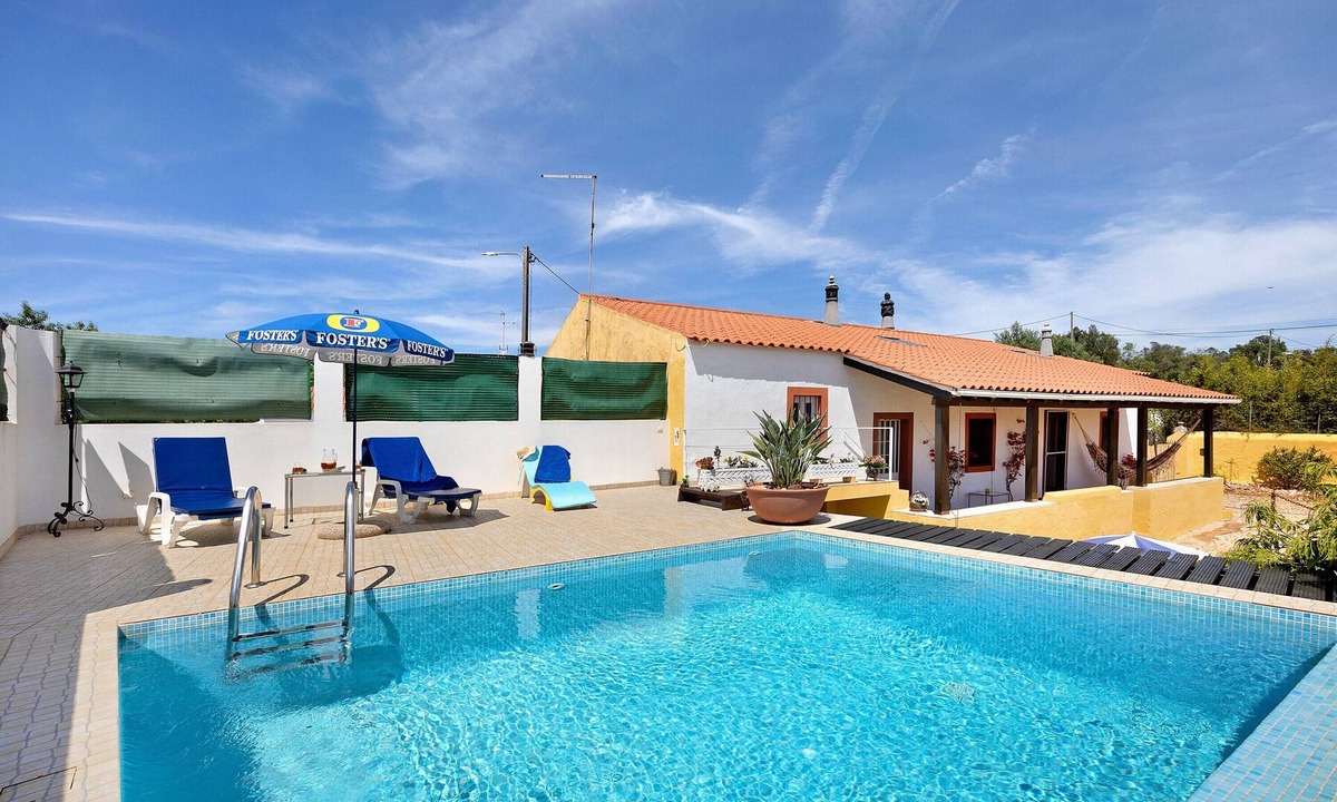 Cumeada Villa | Villa "Casa Bril" with Private Pool and Wi-Fi
